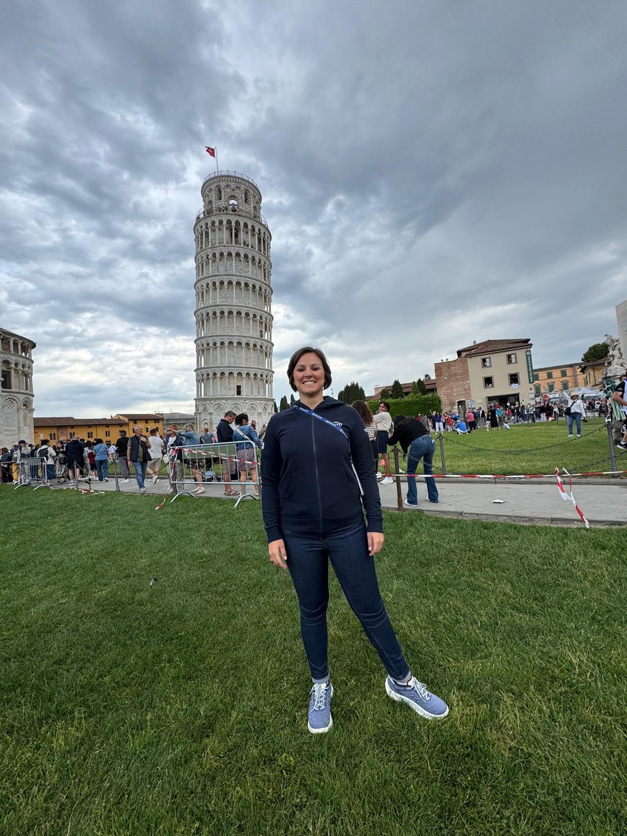 Giulia_DeMaio's tweet image. Storta come la Torre di Pisa e siamo solo a 1/3 di #giroditalia 😜

#giuliaontheroad #ilovemyjob #luckygirl #LAltroLatoDelGiro #pisa #torredipisa