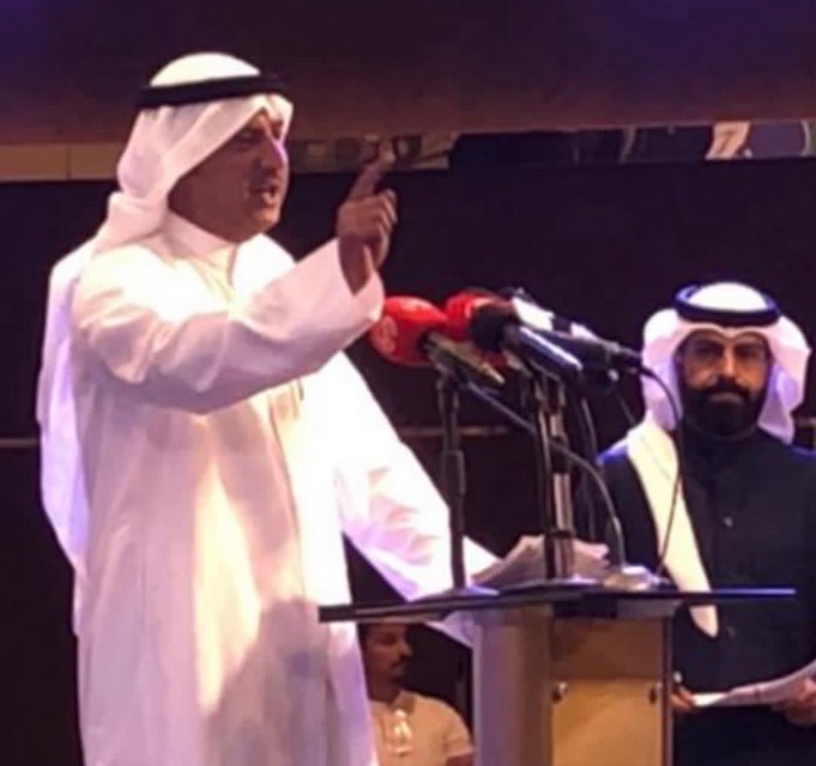 elhabeesh's tweet photo. قال الشاعر سليمان آبن ساقه آل سليمان ؛

يا أهل الـريا و الزيـف و البـطره
أوضاعكم تستاهـل التهميّـش 

لـو ما نعرف إن الكـرم .. فطـره
قلت الكـرم عجمّي من آل حبيش https://t.co/I6E9jDdCLB