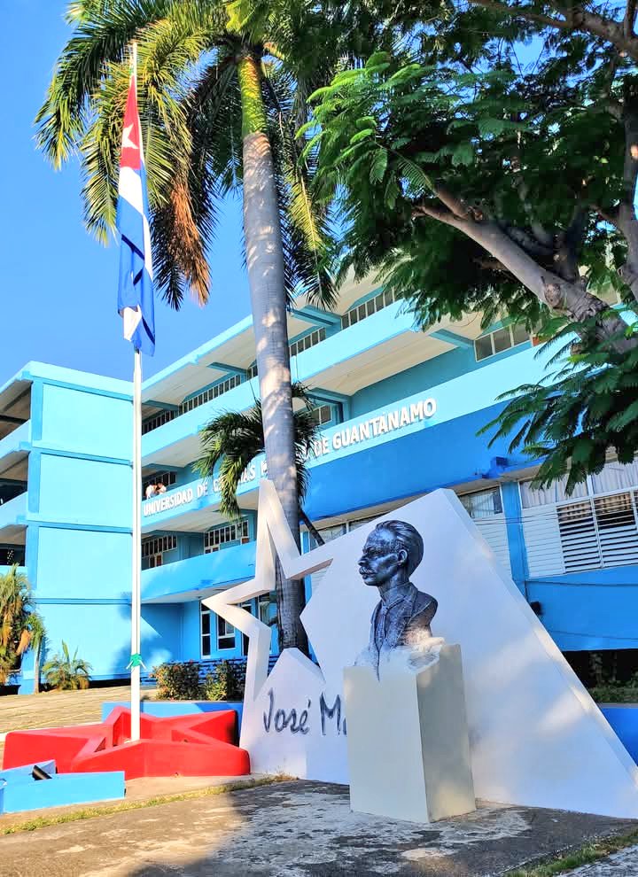 Seguro que la #UCMGT tiene tremendo flow. 
Porque bien dice el #Slogam de esta #CasaDeAltosEstudios de la #Salud en #Guantanamo 
«Sembramos conocimientos, cosechamos vida.»