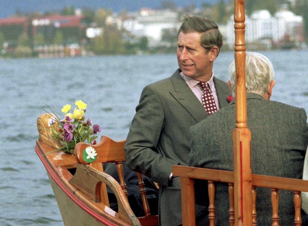 It’s #WorldBeeDay! 🐝

During his 1998 visit to 🇸🇮, then-Prince Charles received a traditional apiary — a gift reflecting Slovenia’s rich beekeeping heritage and the Royal Family’s own enduring passion for bees and the environment.🌍