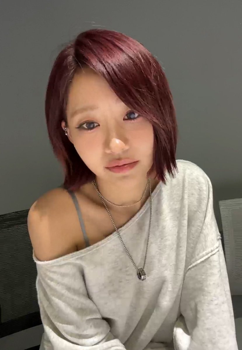 Kk000705's tweet photo. 이 분 단발하시니까 진짜 더 고양이같이 생기셨어♡ https://t.co/lMr2RQ15FM