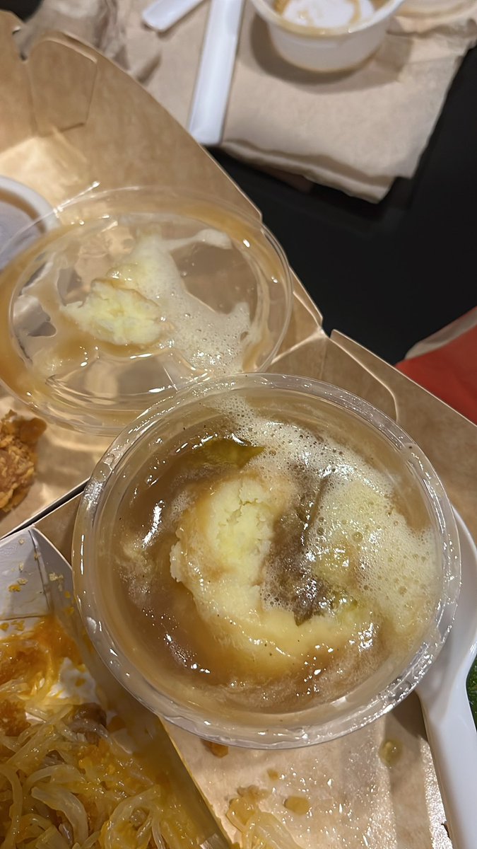 ItsUrDocBernard's tweet photo. What da heal @Jollibee????

Kulang na nga ng isang mashed potato order ko tapos may ganto pa yung binigay niyo?

I just wanna eat some mash🥲

I love u jollibee but this aint it. https://t.co/fhQsM0qxD0