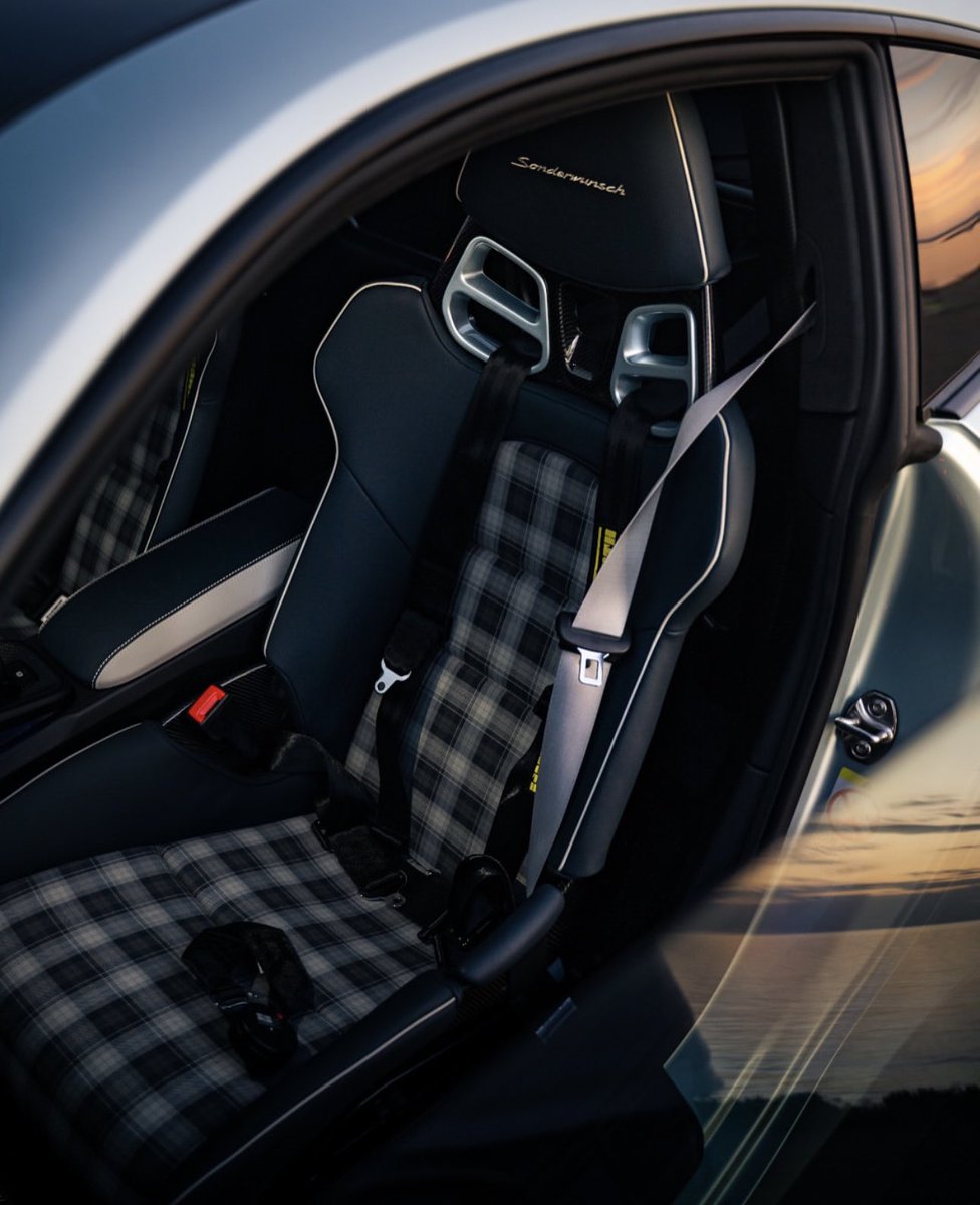 Porsche Club tweet media