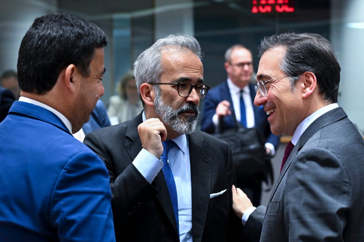 Portugal na UE 🇵🇹🇪🇺 (@rpportugalue) on Twitter photo 🇵🇹 Minister of State and Foreign Affairs <a href="/PauloRangel_pt/">Paulo Rangel</a> and Secretary of State for Foreign Affairs and Cooperation <a href="/Nuno_Sampaio_pt/">Nuno Sampaio</a> at the Foreign Affairs Council. #FAC
Ministers discuss Russia's war against Ukraine and the situation in the Middle East, including Syria. 🇵🇹 Minister of State and Foreign Affairs <a href="/PauloRangel_pt/">Paulo Rangel</a> and Secretary of State for Foreign Affairs and Cooperation <a href="/Nuno_Sampaio_pt/">Nuno Sampaio</a> at the Foreign Affairs Council. #FAC
Ministers discuss Russia's war against Ukraine and the situation in the Middle East, including Syria.