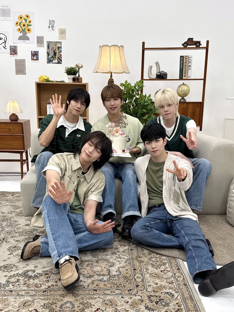 NFlyingofficial's tweet image. [📸] N.Flying 10th Anniversary Live 'Let's Roll'

예전에도 지금도 랑중에도 😏
갑시다 엔피아! 우리의 영원을 위해 〰️✨

#NFlying #엔플라잉 #NFesta #NFlying_10th_Anniversary