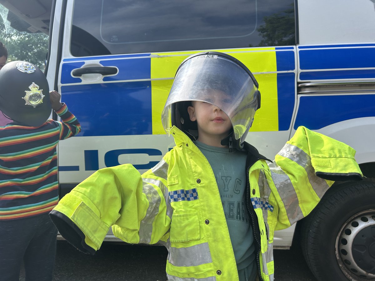 At the request from staff Officers from Hull Central Team 1 have today visited Panda Day Nursery. Children had a great time trying on various bits of uniform and sitting in the Police van. Thanks for the invite! #HullCentralTeam1 #PoPoPandas