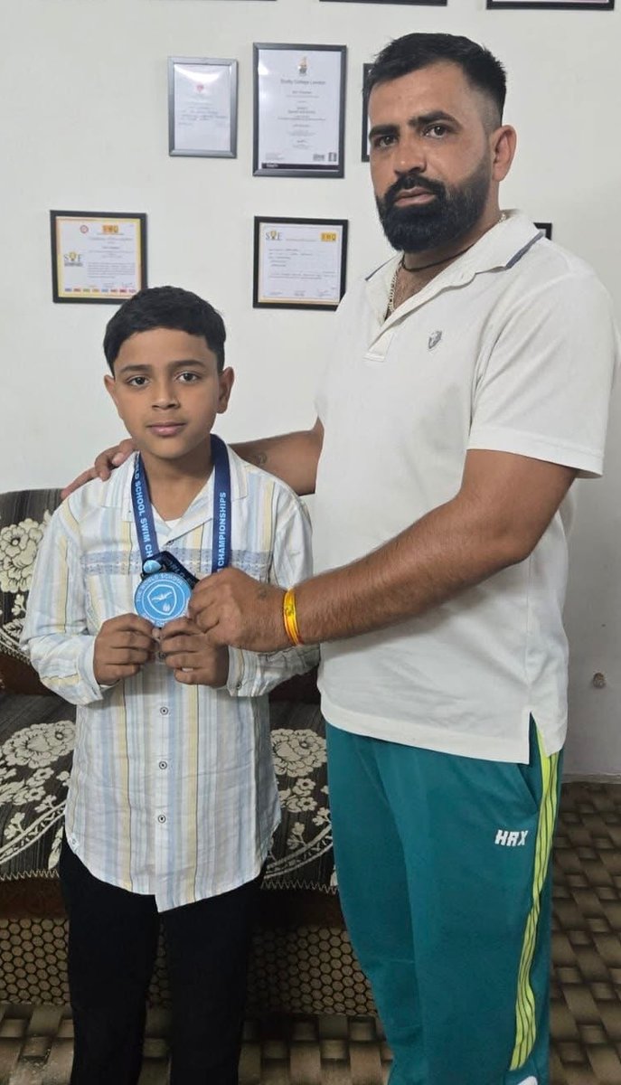 हरियाणा के लाल ने लंदन में आयोजित द वर्ल्ड स्कूल चैंपियनशिप, 2025 में सकेतड़ी, पंचकूला निवासी देव चौहान ने अंडर-11 वर्ग में सिल्वर मेडल जीत कर देश-प्रदेश का नाम रोशन किया है।

शुभकामनाएं 💐💐