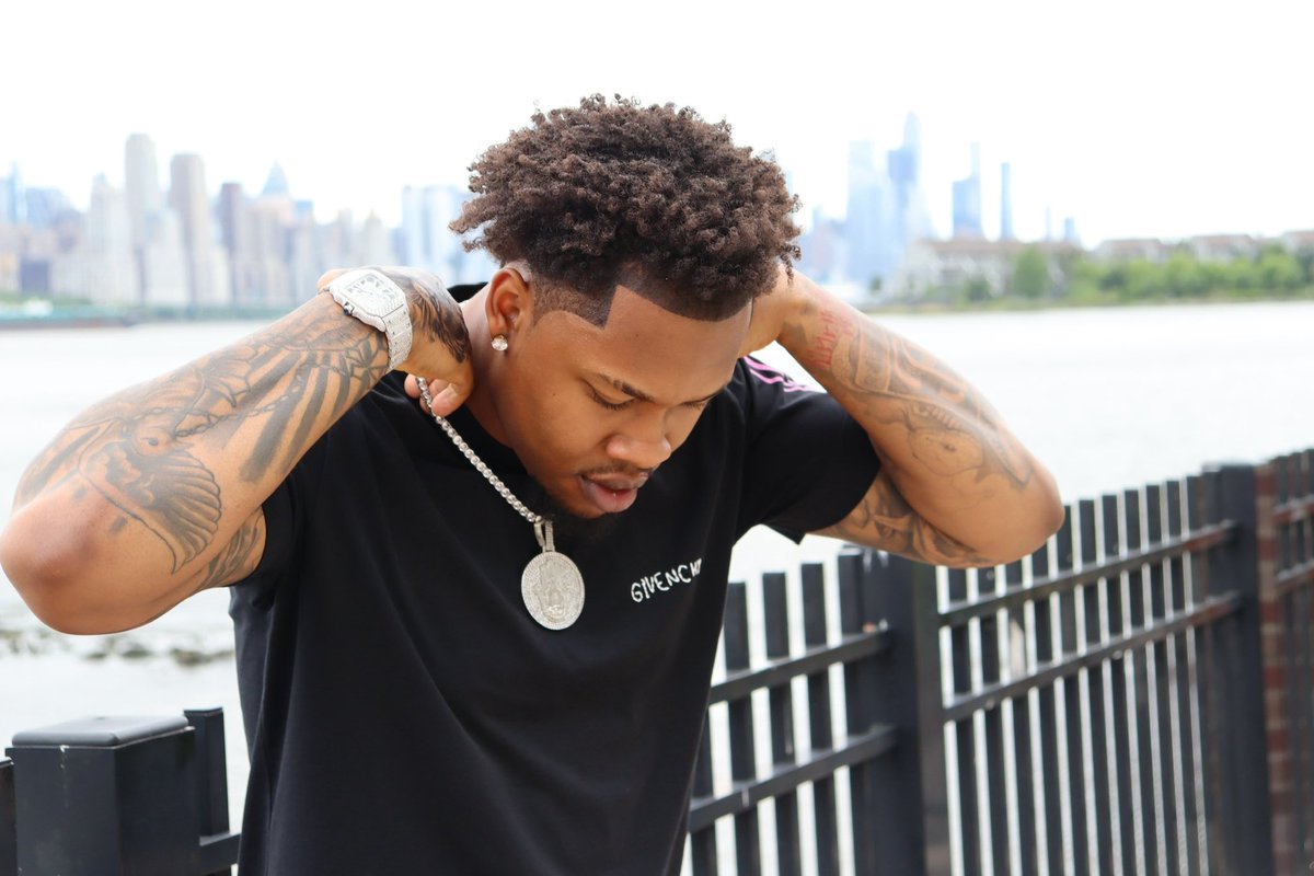 DLoading5's tweet photo. No time to play, I took the business route. No vacay for days, I’m just in &amp; out💨
#KobeYear24♉️🎉 https://t.co/xaiVIdxA0X
