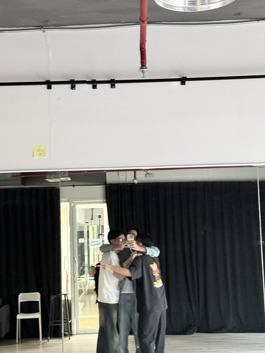 รูปนี้เกิดจากการไม่เจอกัน 1 อาทิตย์ เย้
