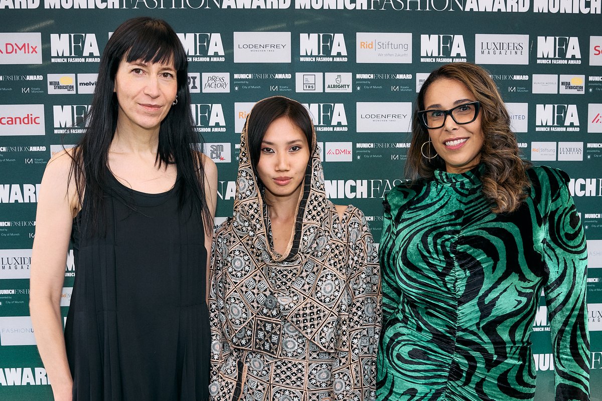 simplifyber tweet media