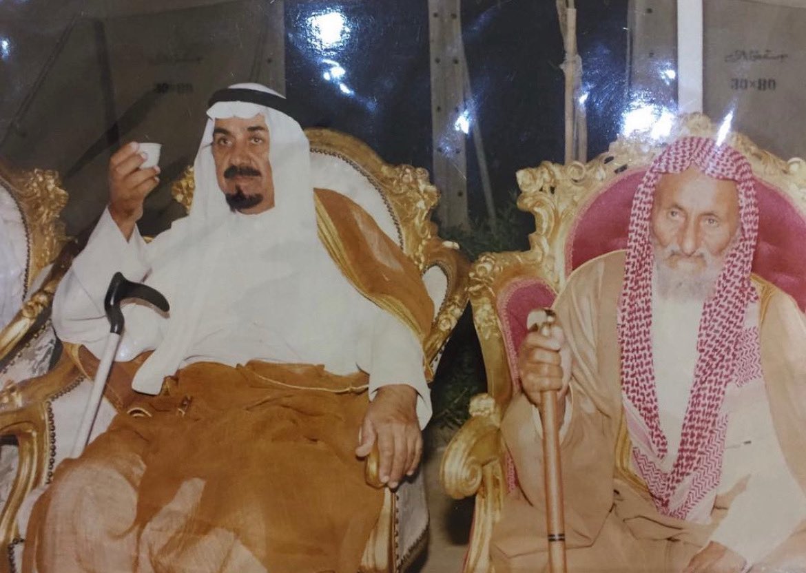 elhabeesh's tweet photo. صورة تذكارية ..
تم التقاط هذه الصورة في عام ١٩٩٥م
على اليمين ؛ سّعد السبوق و الشاعر مفرح الضمني في حفل زفاف محمد السبوق https://t.co/JEsmYDxOMi