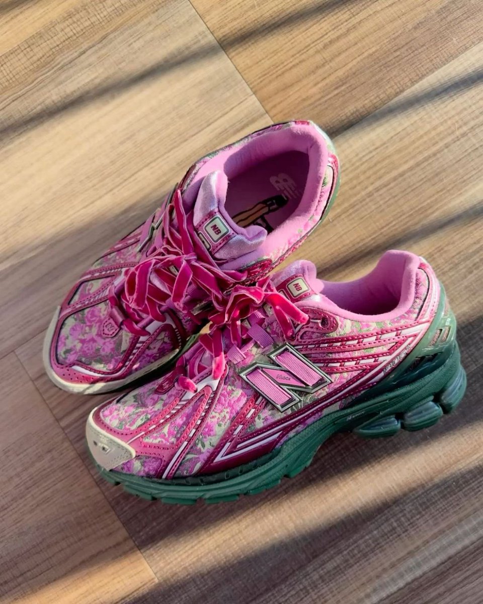 pinkglitterie's tweet photo. New balance 1906R x Jack Harlow 🌸🍀 https://t.co/PxTmiwqAph