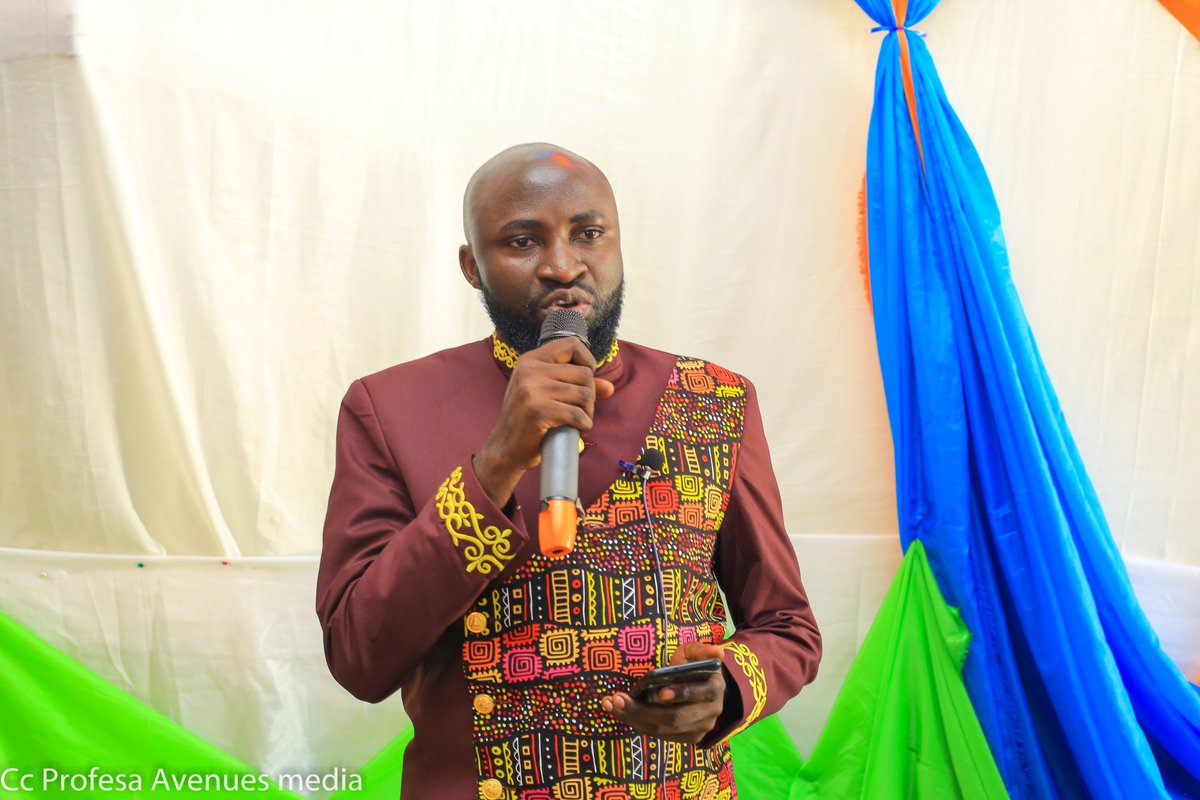 Obwavu mu ggwanga lyaffe, abantu kye beetaaga ssi kubawa bubaasa, wabula okubateerawo embeera ebasobozesa okubaako emirimu gye bakola.
Ebyobufuzi biringa ddiini, abantu bonna tebasobola kubeera na ndowooza emu. Tusaana okuwangaana ebitibwa n'okukkula mundowooza y'ebyobufuuzi