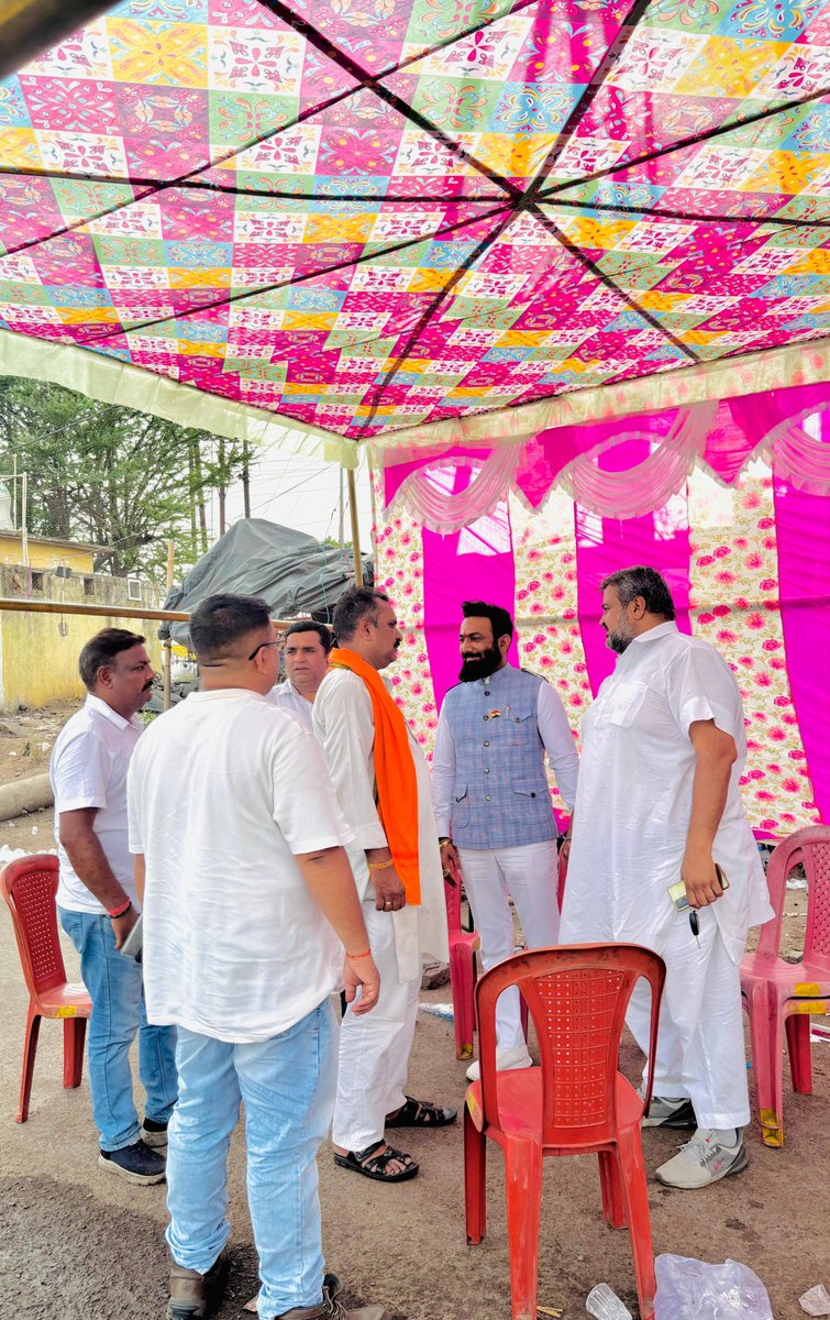 पुलिस चौकी, बंजारी धाम, रावांभाटा, बिलासपुर रोड, रायपुर में श्री रमेश शुक्ला जी द्वारा आयोजित लस्सी वितरण के कार्यक्रम में सम्मिलित हुआ।