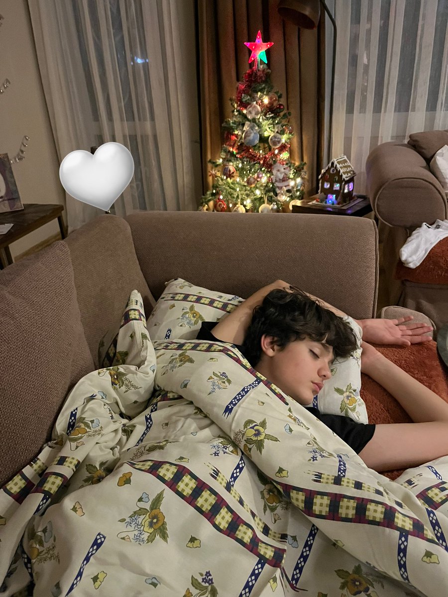 Yazıklar olsun biran da kamera kayıtları silindi bıçak suç aleti olmaktan çıktı çocuk pisi pisine oldu olay sümen altı edildi ne için ne uğruna? Adaletin olmadığı yerde ne devlet yaşar ne insan yaşar o bıçak bu çocuğu ölüdürdü öldürdü daha neyin peşindesiniz? #MattiaAhmetMinguzzi