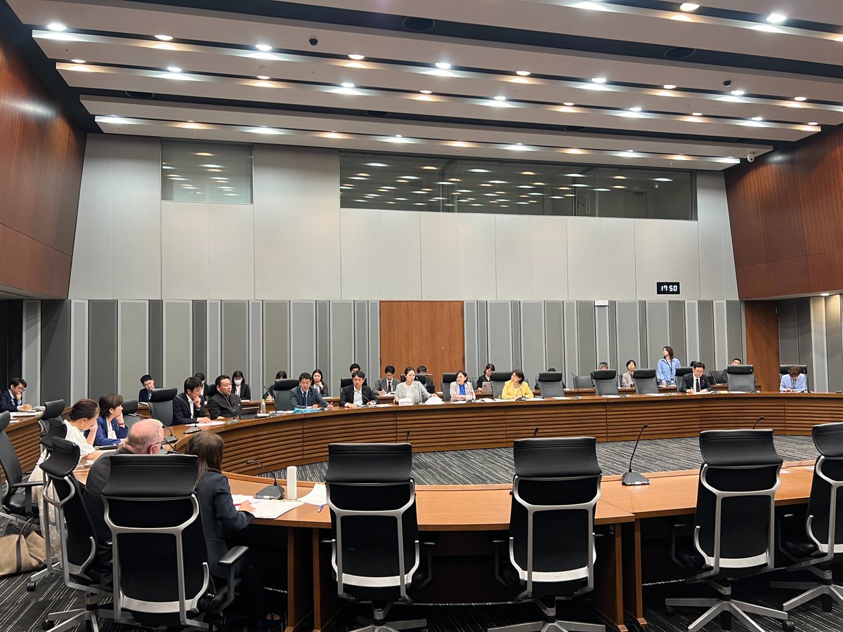 本日は、12時から河野議員の勉強会で「アニメを活用した日本食の海外プロモーション」についてJFOODO北川氏が講演。
14時から総務省レクでブロッキングについて。
15時半から文科省。インドのコンテンツ市場についてインフォブリッジ繁田氏と会談。
17時半、超党派ママパパ議連に遅れて参加。