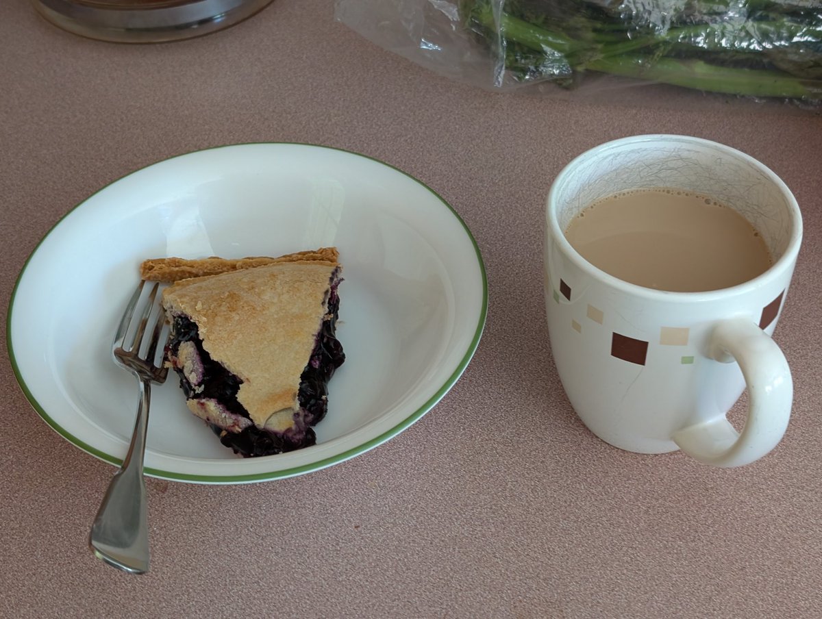 To foreigners, a Yankee is an American.
To Americans, a Yankee is a Northerner.
To Northerners, a Yankee is an Easterner.
To Easterners, a Yankee is a New Englander.
To New Englanders, a Yankee is a Vermonter.
And in Vermont, a Yankee is somebody who eats pie for breakfast.