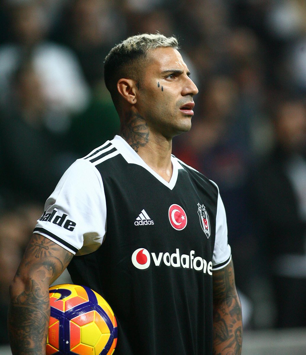 kartalhatti's tweet photo. En büyük mutluluğum Beşiktaş’ta oynamak.

Beşiktaş’a her zaman minnettar olacağım.

Beşiktaş benim hayatımın aşkı.

(Ricardo Quaresma) https://t.co/IYV2FQ7gWH