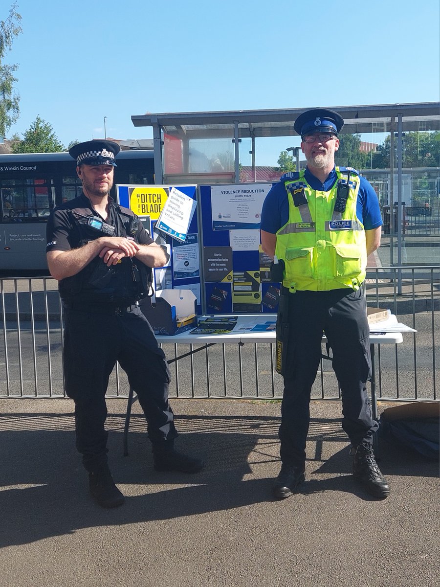 We were at Cannock bus station this morning talking to the local community about knife crime as part of our #DitchTheBlade campaign 👮 

We spoke to a number of young people on their way to college, as well as shop owners and council workers!