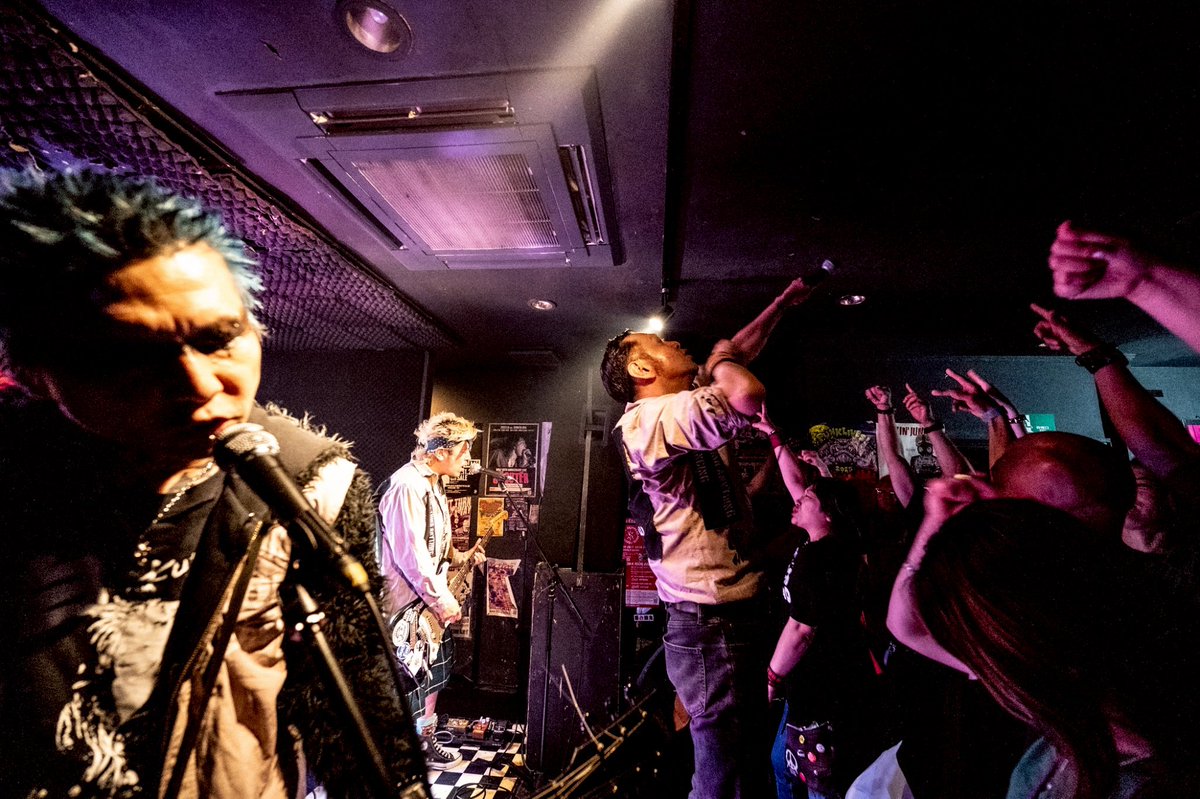 pet_partybaby's tweet photo. THE Silver Canary ensemblE presents,
5/18 @SHIBASAKI RAT HOLE
呑み会 Vol.2
Photo by @outside_yoshizo
Instagram
https://t.co/MfoYUuC4E6
#THESilverCanaryensemblE #30派
#WITHOUTSYSTEM #RATHOLE
#PET #DANCEDANCEDANCE #partypunk
#funkygodhead #Bollocks
#SniffinGlueRecords https://t.co/GCAaRDGe2g