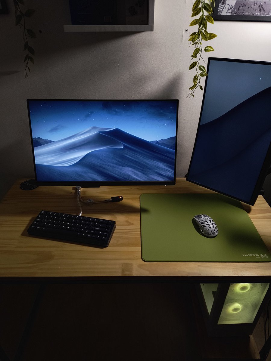 orzatech's tweet photo. Best comp setup
#desksetup #compsetup https://t.co/oOMwNyI6q7