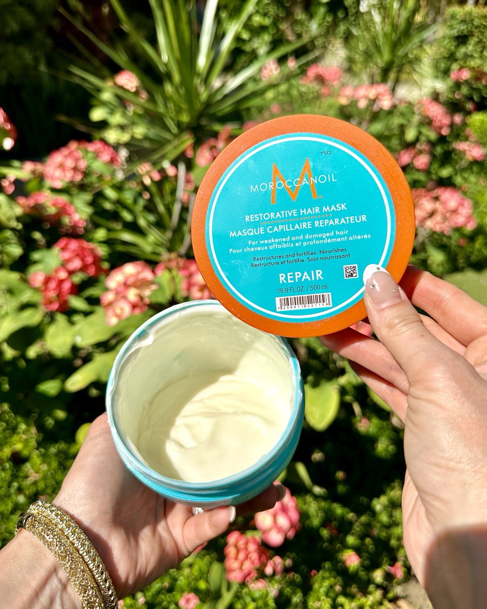 BubblyMoments's tweet image. 💆‍♀️ Rescue your strands with Moroccanoil Restorative Hair Mask! Repairs, strengthens &amp;amp; softens — a must for damaged hair 💙✨

Shop here: amzlink.to/az02kd0IkCl6r

#HairCareGoals #MoroccanoilMagic #HairRepair #ArganOilLove #HairMask