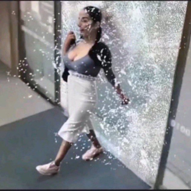 malfunctionnn's tweet photo. Me entering GameStop https://t.co/MIE06R9H4v