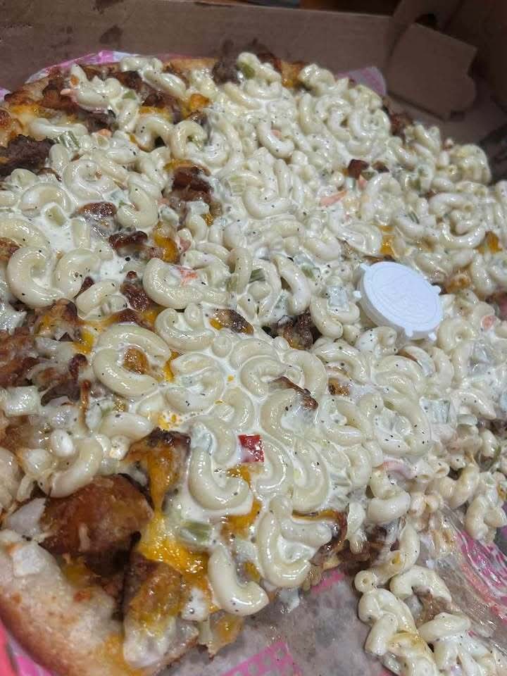 Really enjoyed my mac salad pizza today