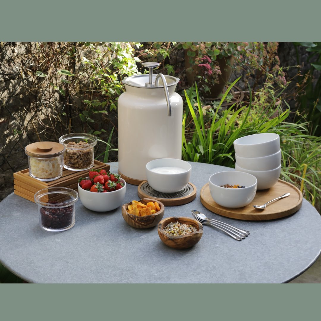 A yoghurt dispenser, an ideal edition to your breakfast buffet. Holding 4litres of smooth yoghurt and dispensing a 30ml serving each time it’s the perfect solution. Talk to us today for pricing and more innovative buffet solutions like this. 

#buffetware #hoteldesign