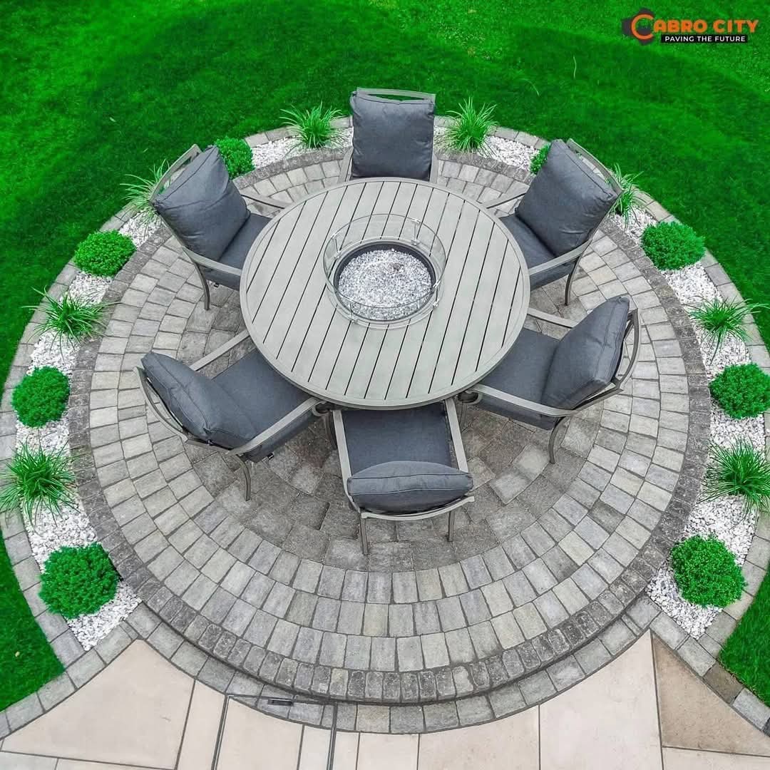 WakagotoK's tweet photo. 𝗢𝗻𝗲 𝗧𝗲𝗮𝗺. 𝗢𝗻𝗲 𝗩𝗶𝘀𝗶𝗼𝗻. 𝗢𝗻𝗲 𝗡𝗮𝘁𝗶𝗼𝗻.

We’re on a mission to revolutionize the cabro paving sector, Hii ndio shughuli imetuleta in the city of Nairobi.

When the history of East Africa’s capital is written, we'll be part of that story.

We are the @CabroCity https://t.co/sJoVJ0SiDn