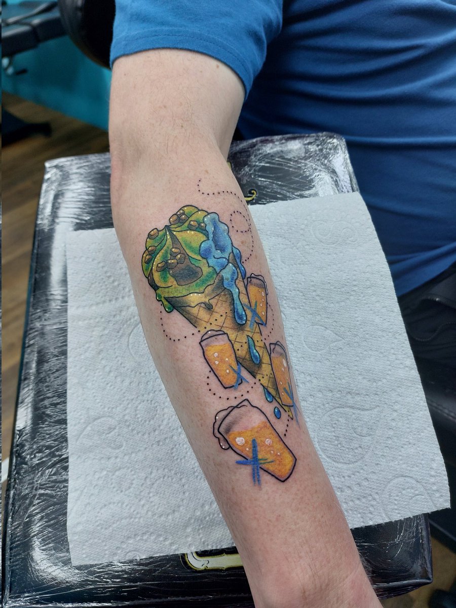 LittleLambTatts's tweet photo. 🍻👽The Worlds End 
The final in this collection i've done! Really enjoyed making this, would love to do more movie/tv themed designs. DM or contact me via my website to book!
https://t.co/5OZnb9N7aJ

#uktattooartist #femaletattooartist #womanowned #cornettotrilogy #theworldsend https://t.co/t4s1HDHKQV
