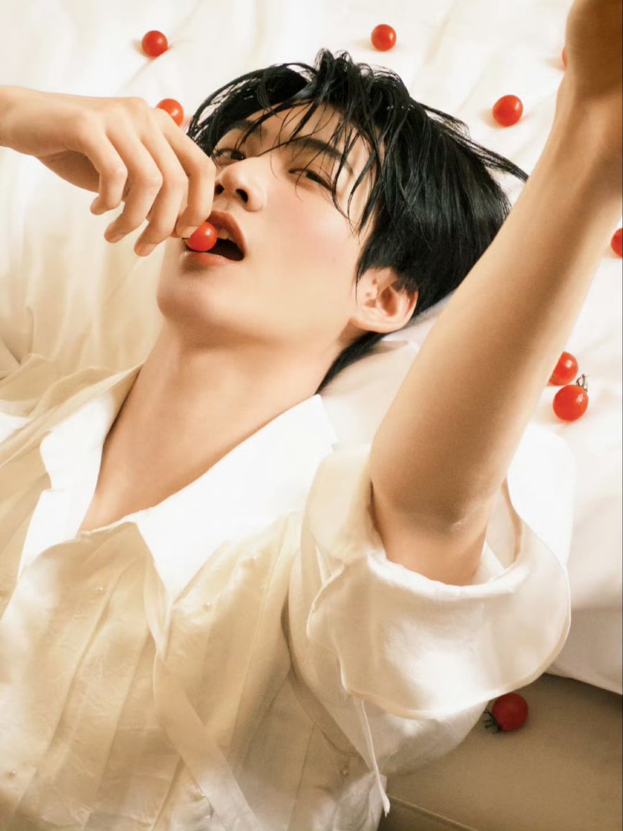 inging285's tweet photo. วันนี้จะกินมะเขือเทศเสร็จยังน้าา 555
#โจวเคออวี่ #周柯宇 #ZhouKeyu #DanielZhou https://t.co/tLgVlL5qM8