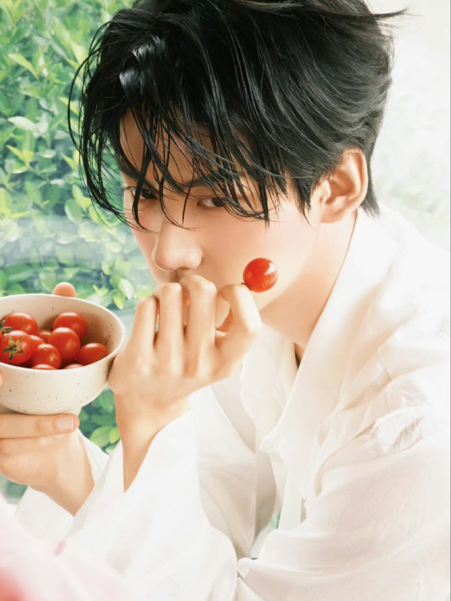 inging285's tweet photo. วันนี้จะกินมะเขือเทศเสร็จยังน้าา 555
#โจวเคออวี่ #周柯宇 #ZhouKeyu #DanielZhou https://t.co/tLgVlL5qM8