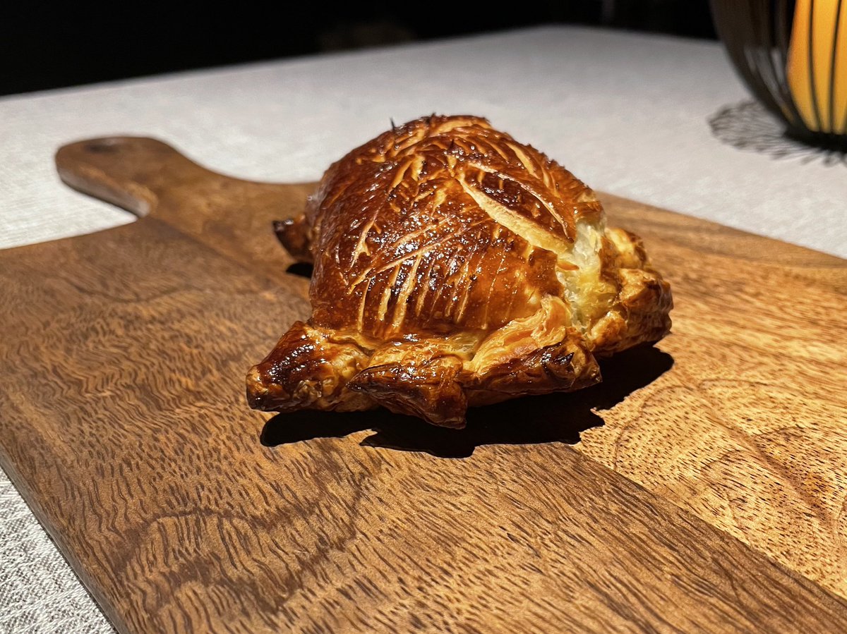 barzero's tweet photo. 久しぶりのヒカリヤニシ
鯉のパイ包みが絶品でした。
サプライズも大成功😳
ご協力して頂いたスタッフさんありがとうございます😭
記念日などにピッタリのレストランです。 https://t.co/Uw1uS8QIzk