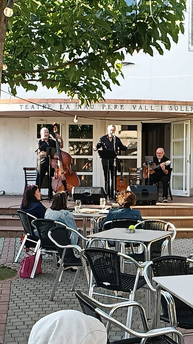 Cap de setmana musical a l'entitat. Arturo Gaya cantant Ovidi Montllor i senders músicals diumenge a la sal d'actes