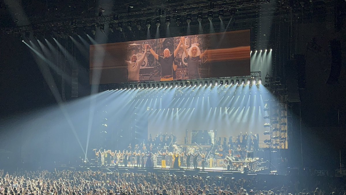 jage_jp's tweet photo. Hans Zimmer Live in Japan at ぴあアリーナMM が終演して帰りの電車なう。
若い頃のHeldenプロジェクトの曲はもちろん聴けませんでしたが、今日演奏された世界的に有名な楽曲たちの根っこにはHeldenがあることを感じられた素晴らしいライヴでした♪
#HansZimmer
#ハンス・ジマー
#Helden
#WarrenCann https://t.co/MbyfGpaKpc