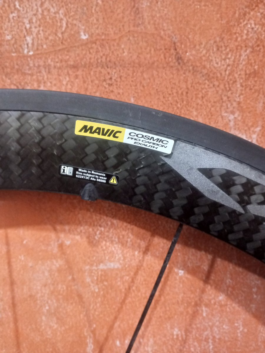 ervan_suryaa's tweet photo. Wts wheelset front mavic cosmic pro carbon exalith 16 hole 
Harga 2,5 nego 
Good condition
Depok andara 
Wa 081329818705 #fnfjb https://t.co/CjJXtgquAN