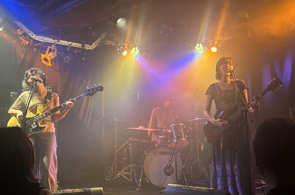 yuji39jpn's tweet photo. UlulUのライブに行ってきた。今日はなんか、その時しかない空気感をUlulUと観客とで噛み締めてる感をすごく感じて、いいライブだったな〜。そして新曲最高だった！！聴くたびに好きになる。早く音源を聴き倒したい！ https://t.co/8vraWacckm