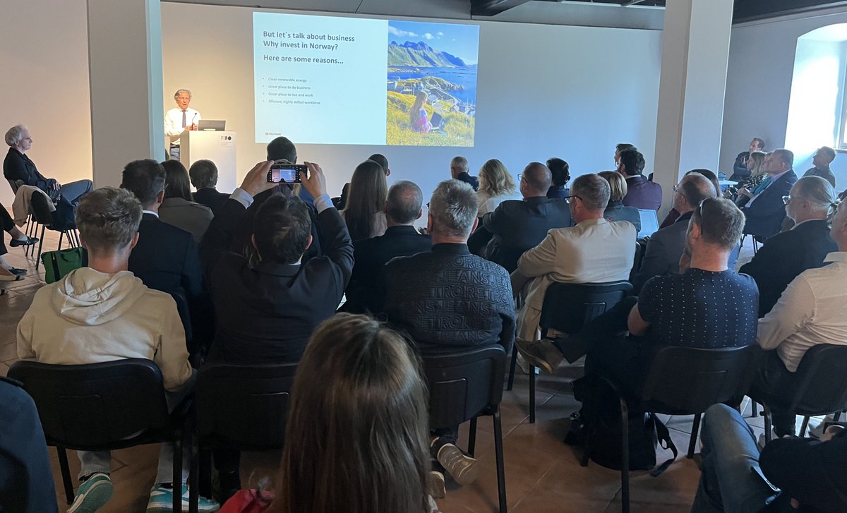 NorwayAmbHU's tweet photo. The embassy was pleased to join the presentation of the   🇸🇮🇳🇴SLONOR Business Association in Ljubljana yesterday. We hope our like-minded countries find new ways to work together—this time in the field of trade!  https://t.co/MdURR7eZky #SLONOR #Trade @SLOinNordics https://t.co/9JkSunHDCv