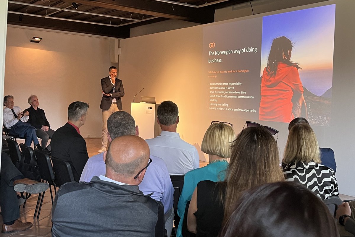 NorwayAmbHU's tweet photo. The embassy was pleased to join the presentation of the   🇸🇮🇳🇴SLONOR Business Association in Ljubljana yesterday. We hope our like-minded countries find new ways to work together—this time in the field of trade!  https://t.co/MdURR7eZky #SLONOR #Trade @SLOinNordics https://t.co/9JkSunHDCv