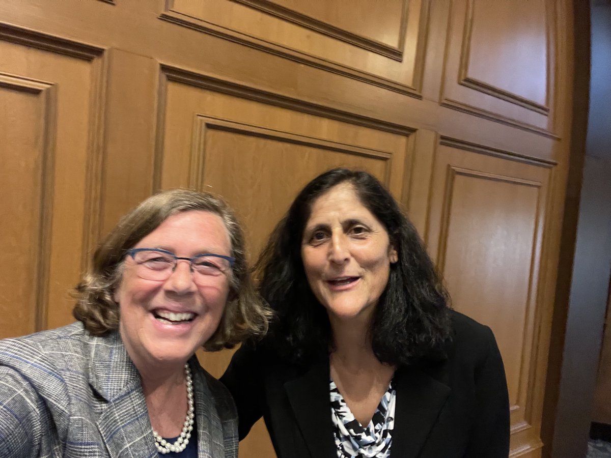 Mass_Tech's tweet photo. MassTech CEO Carolyn Kirk received an honorary Doctorate of Public Administration from @Merrimack College, joining leaders from @NASA , @UMassChan, @newbalance & @charitiesboston .
Explore how MassTech supports emerging talent: https://t.co/cwKIn4ZPnw
#MAtech #MAleadership https://t.co/FotimeHAtL