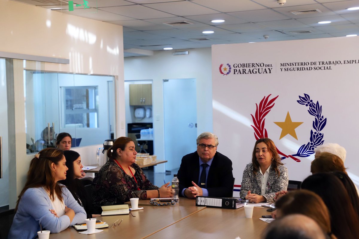 MTESS_PY's tweet photo. #CONTRAFOR | Esta mañana, en la reunión ordinaria de la Comisión Nacional de Derechos Fundamentales y Prevención del Trabajo Forzoso (Contrafor), se presentaron los avances del Informe de Autoevaluación de la Segunda Estrategia Nacional de Prevención y Erradicación del Trabajo Forzoso 2021-2024, y se dio seguimiento al diseño de la próxima estrategia para el periodo 2025-2028.
También se socializó el informe de acciones de la Contrafor remitido a la Comisión de Aplicación de Normas de la OIT, en el marco del cumplimiento del Convenio 29 sobre trabajo forzoso.
La reunión fue presidida por la viceministra de Empleo, @veronicalopezb2, junto a representantes de instituciones públicas, sector empleador y trabajador.
