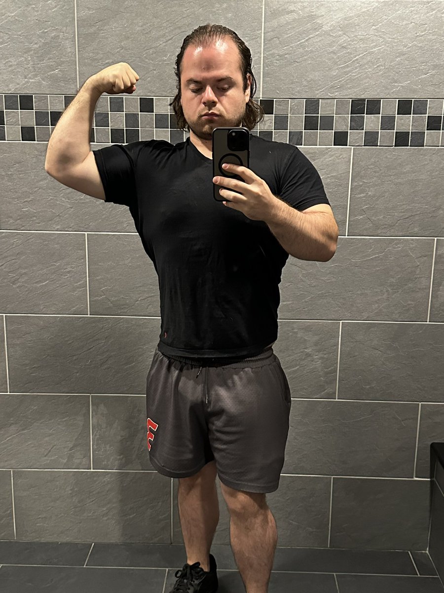 ProdTheStallion's tweet photo. Discipline > motivation.
Every drop of sweat, every rep, every early morning—it all adds up.
You don’t have to be perfect, just consistent.
Let your actions speak louder than your excuses. 💪 #GymLife #FitnessJourney #NoDaysOff https://t.co/ItB7pAhefm