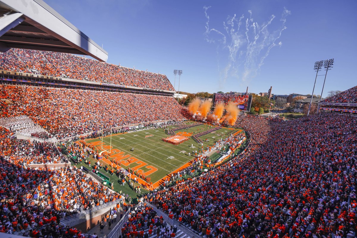 🚨 WE’RE HIRING 🚨

Looking to add a Producer to our Clemson Ventures creative team with a focus on branded content and revenue generation! 

Description and application in the link below.

🐅 » ClemsonTigers.com/CreativeProduc…