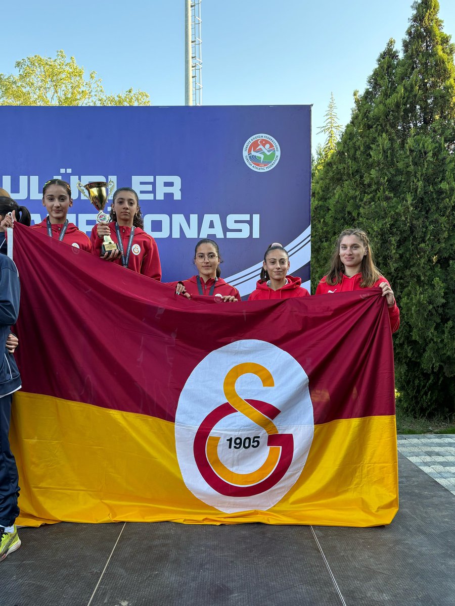 17-18 Mayıs tarihlerinde Eskişehir’de düzenlenen U16 Kulüpler Türkiye Şampiyonası’nda U16 Kız Takımımız 267 puanla üçüncü, Erkek Takımımız ise 207 puanla dördüncü oldu.

🔗 galatasaray.org/haber/amator-s…