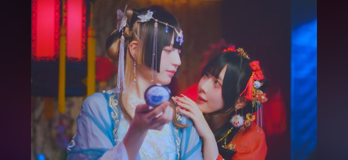 mitimti_red's tweet photo. あぁもう可愛いの詰め合わせしかない

私もぶつかりたい
私も見つめ合いたい
私も鏡一緒にうつりこみたい

 #あむ心中 https://t.co/qh18azP65d