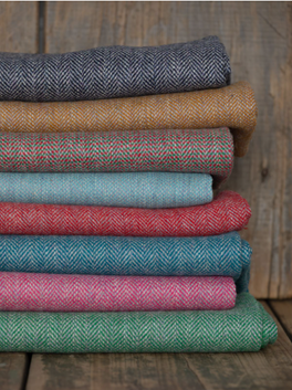 🎨 Unleash your creativity at Fabworks’ FREE Heritage   Wool Brooch Workshop!
 
🧵 June 14, 2–4pm
📍 Led by textile artist Jane Platts
🧶 Make your own brooch with beautiful Yorkshire tweeds
📩 Book: janeplatts48@gmail.com
 
More info, here:   woveninkirklees.co.uk/event/fabworks…