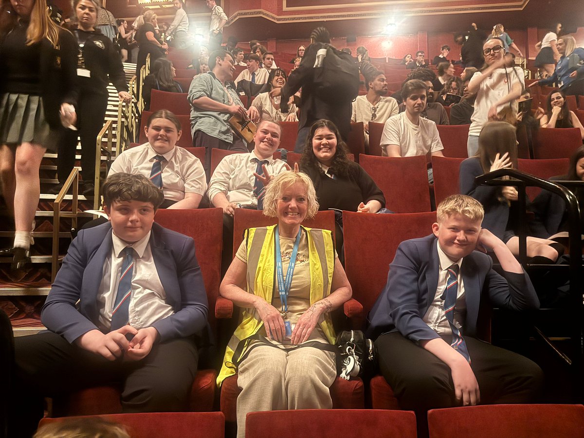 HighfieldLA's tweet image. It's the interval and our lovely Y10 performing arts pupils have dished out the ice creams, everyone is really enjoying the show. #becreative #beastar