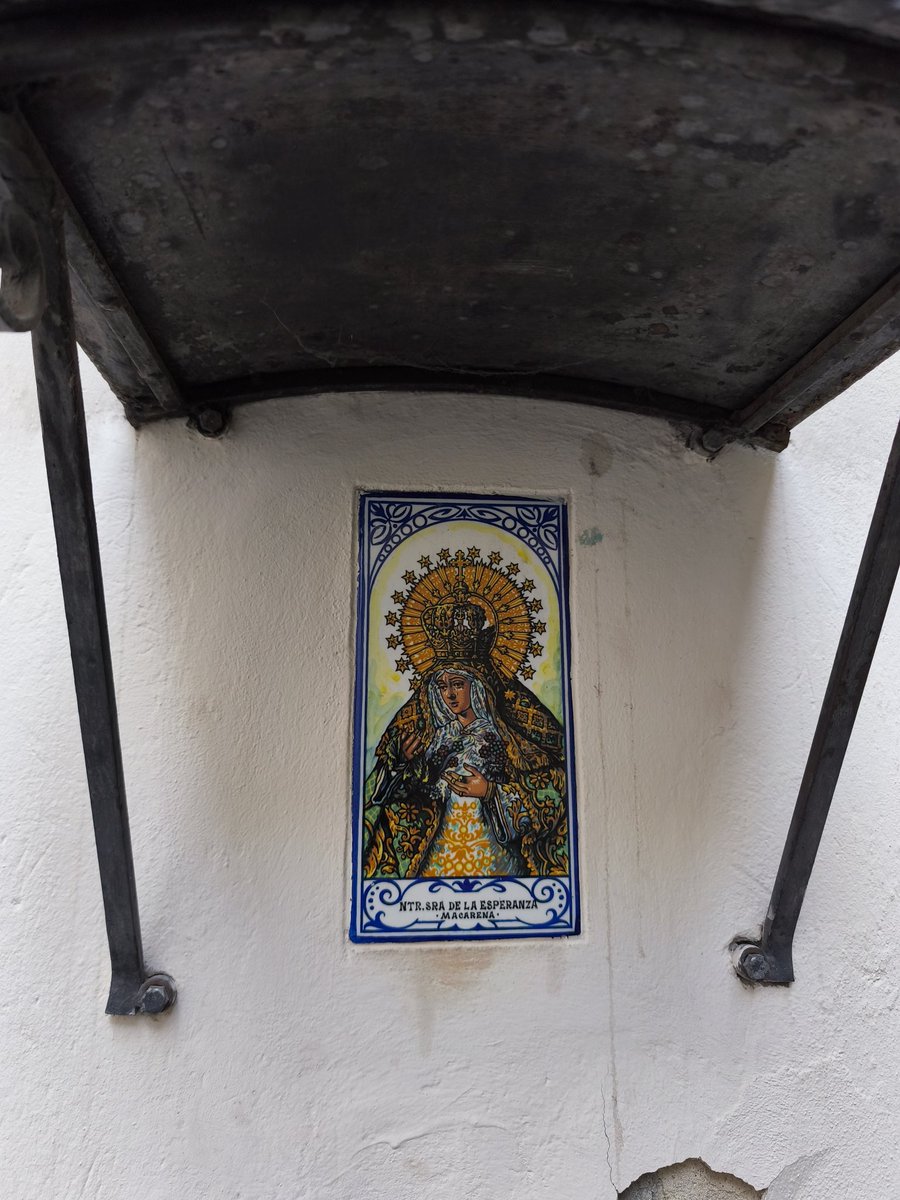 Nasems's tweet photo. @MadredeSevilla Azulejos visto en una calle del centro de Viena, Austria. https://t.co/IJRhivb5J5