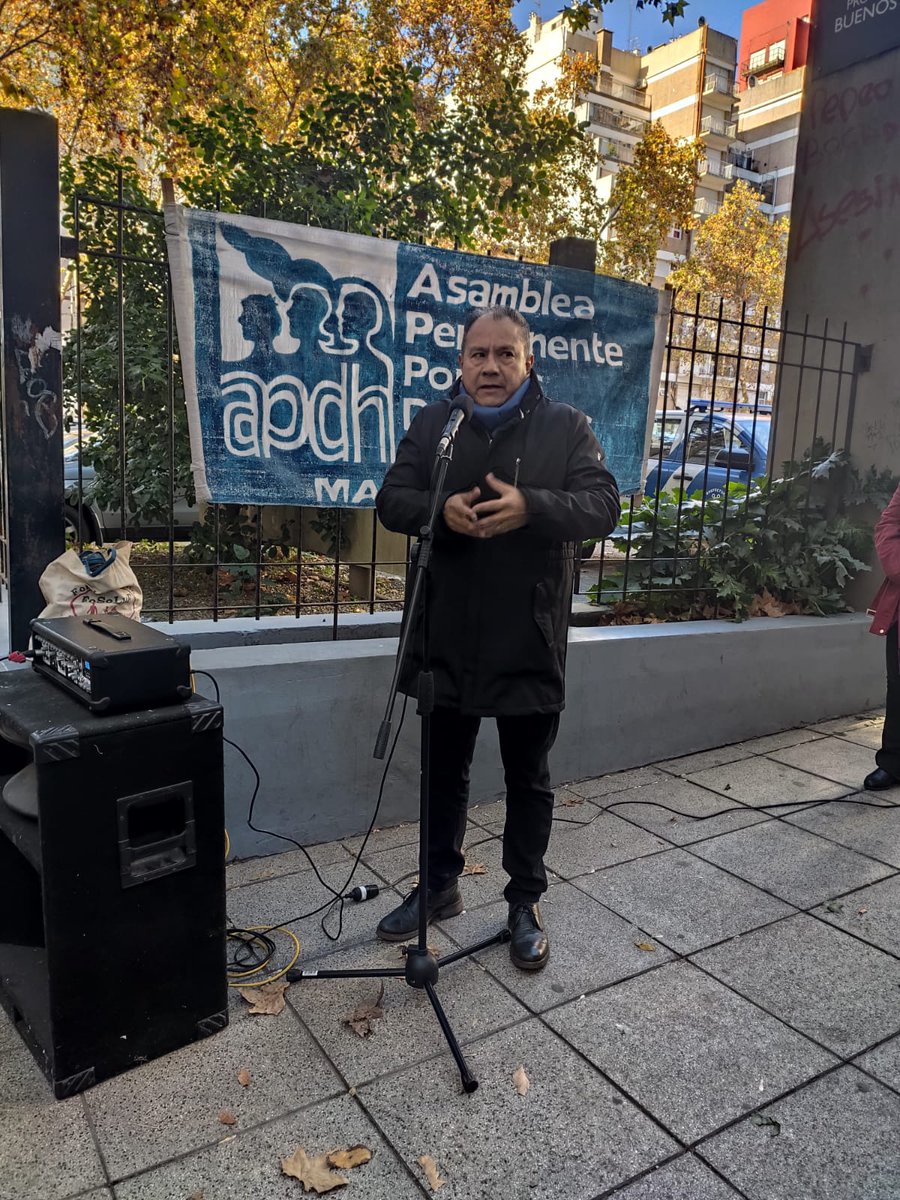 Sutebagp1's tweet photo. #AHORA presentes en Tribunales en la conferencia de prensa y radio abierta de la CPM contra la violencia institucional del gobierno marplatense
@g_santosibanez @Barbara_n8a https://t.co/rqVBZQcMJE